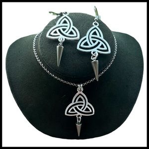 Set Triangles Celtic knot with silver spikes (necklace & matching earrings )